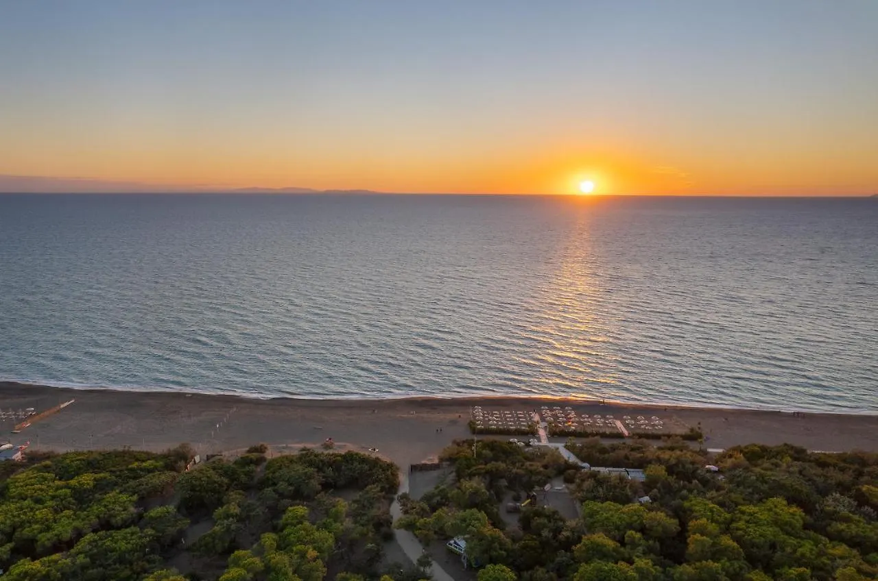 Camping Il Capannino Glamping Village Marina Di Bibbona Italië